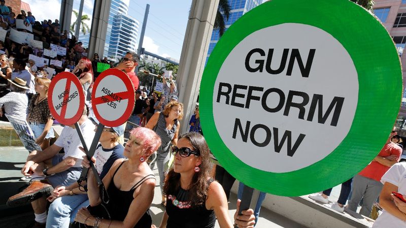 Firearms debate rages as FL rally coincides with gun show (reuters.com)