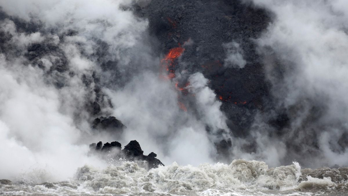 Deadly acid cloud rises over Hawaii Reuters Video