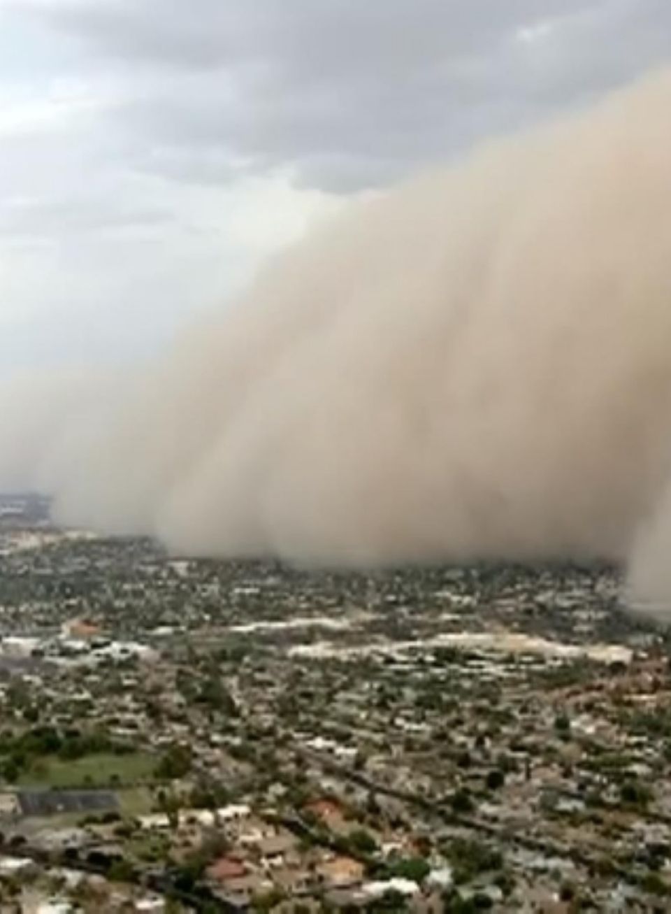 Massive dust storm rolls over Phoenix | Reuters