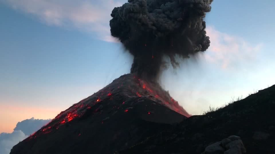 グアテマラ 火山 噴火