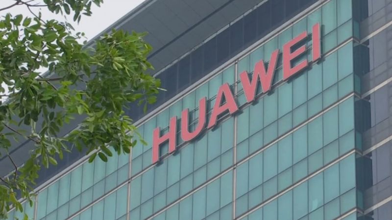 Huawei punishes employees for iPhone blunder