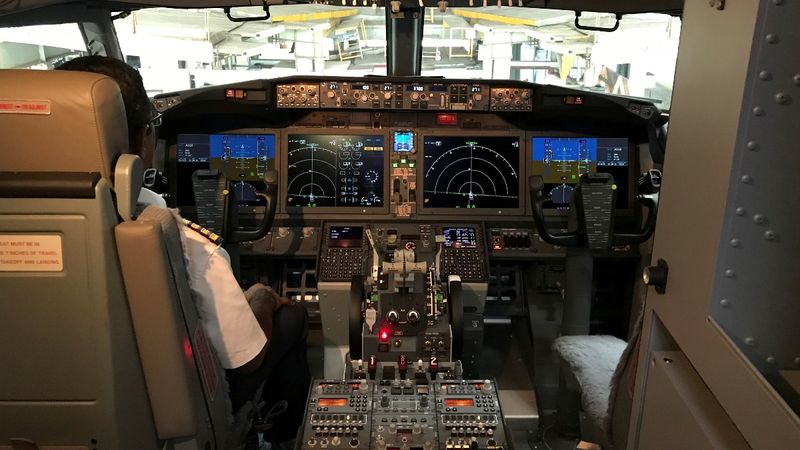 U.S. airlines reviewing Boeing 737 MAX upgrade