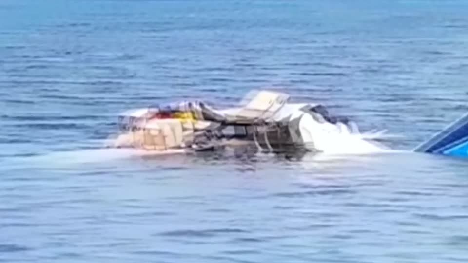 Five foreign tourists killed in plane crash in Honduras | Reuters