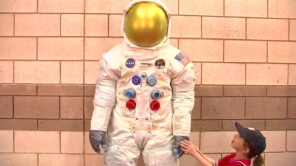 Smithsonian unveils Neil Armstrong statue at Nationals Park | Reuters
