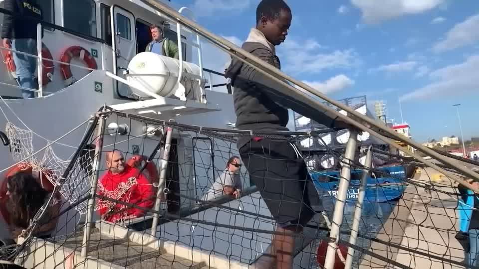 Open Arms rescue ship docks in Italy | Reuters
