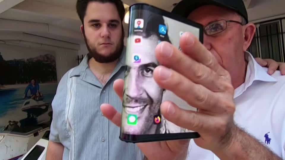 Family of Pablo Escobar to sell new smartphone | Reuters