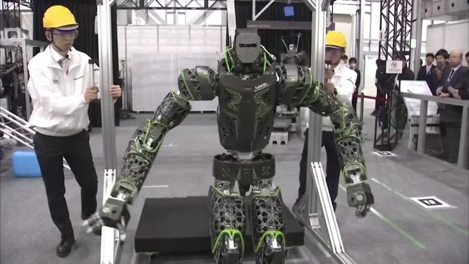 人型であることは必ず役立つ」、川崎重工業が災害救助ロボット（字幕