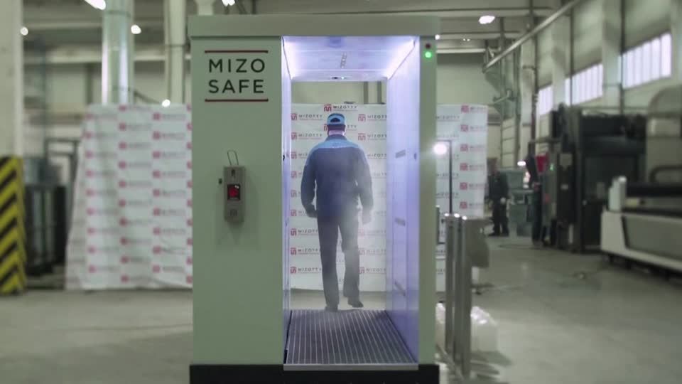 Putin uses disinfection tunnels to screen guests | Reuters
