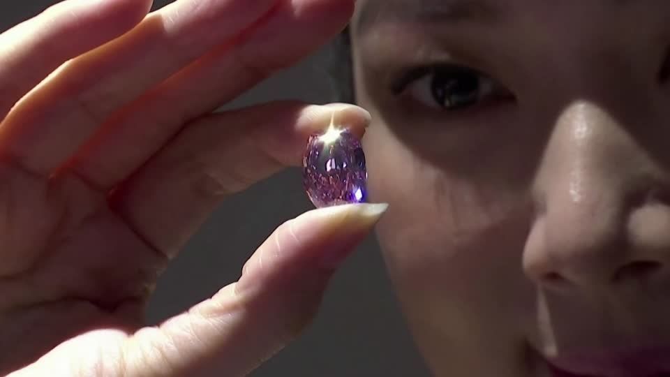 超レア物ピンクダイヤ、11月11日に競売 予想落札額は最高40億円（字幕