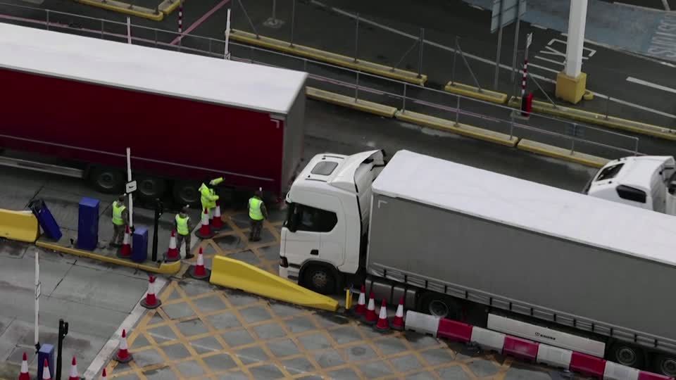 Britain sends more troops to Dover to clear lorry queues | Reuters