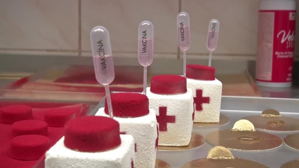 Vaccine cakes served up in Prague cafe | Reuters