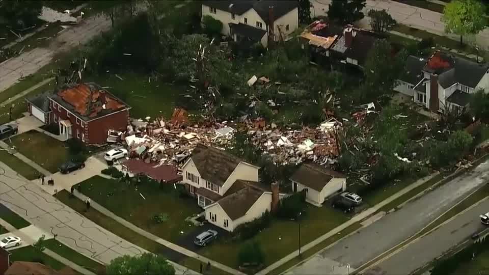 Extreme weather batters parts of U.S.