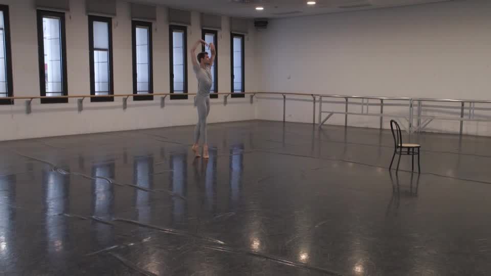 Italian dancer quits Bolshoi Ballet after invasion | Reuters