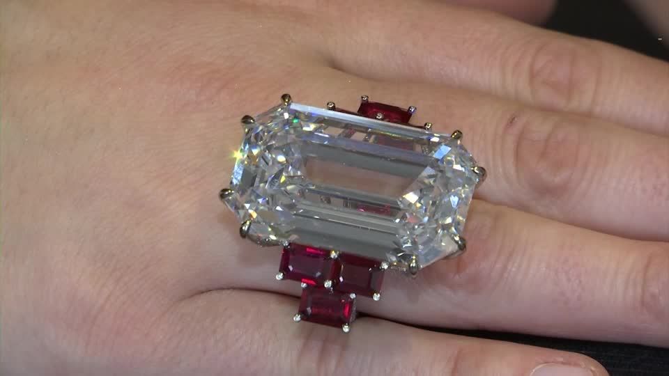 Rare ring estimated at $8 mln gets no buyers | ロイター