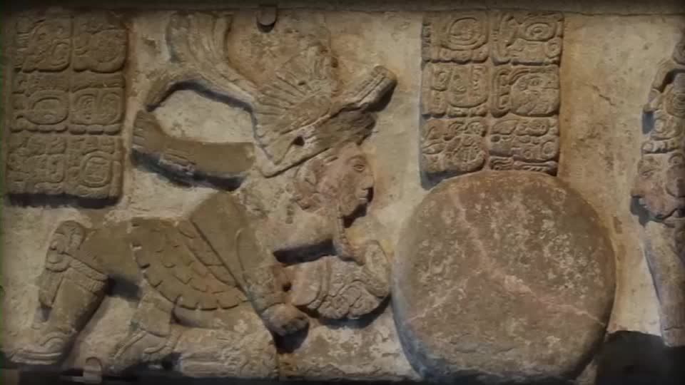 マヤ文明のトニナ遺跡で遺灰の壺発見、ゴム混ぜボール制作か メキシコ
