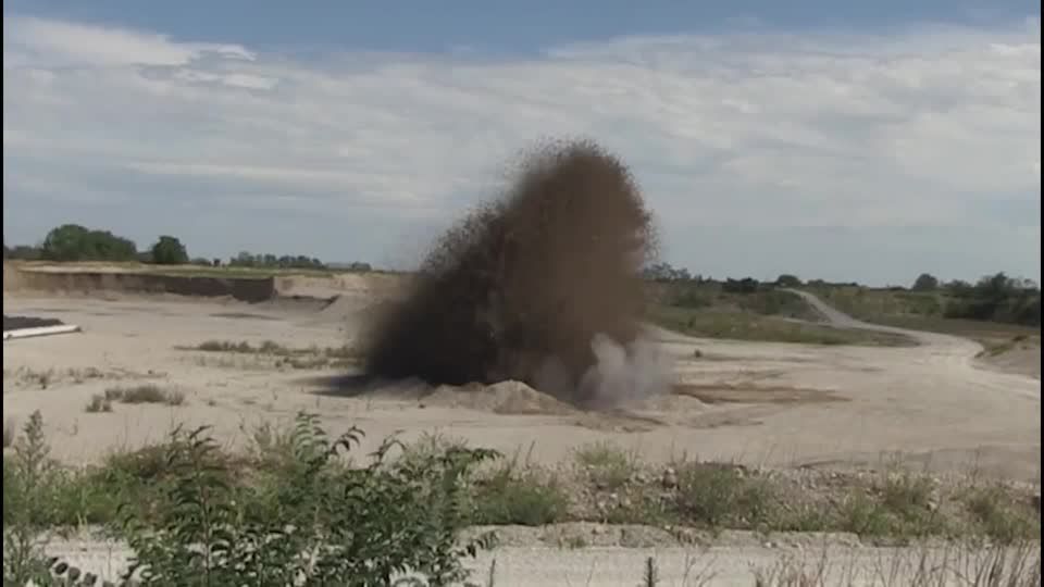 Army detonates WW2 bomb from dried Italian river | Reuters