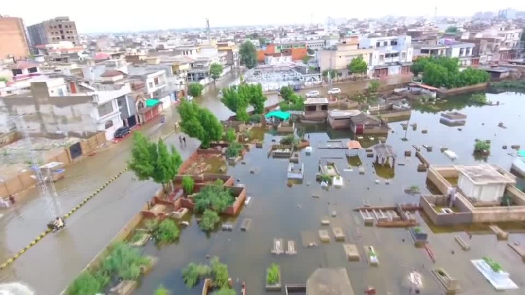 Pakistan floods force tens of thousands from homes overnight | Reuters