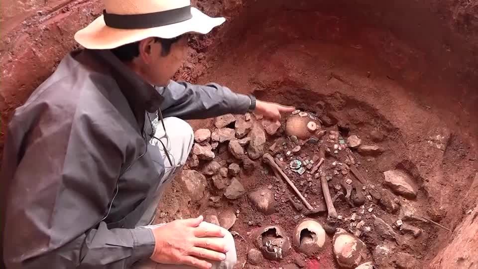 ペルーの遺跡で3000年前の墓、神官埋葬か 日本人学者も調査参加