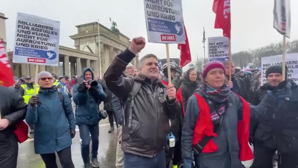Protesters rally in Berlin against arming Ukraine | Reuters