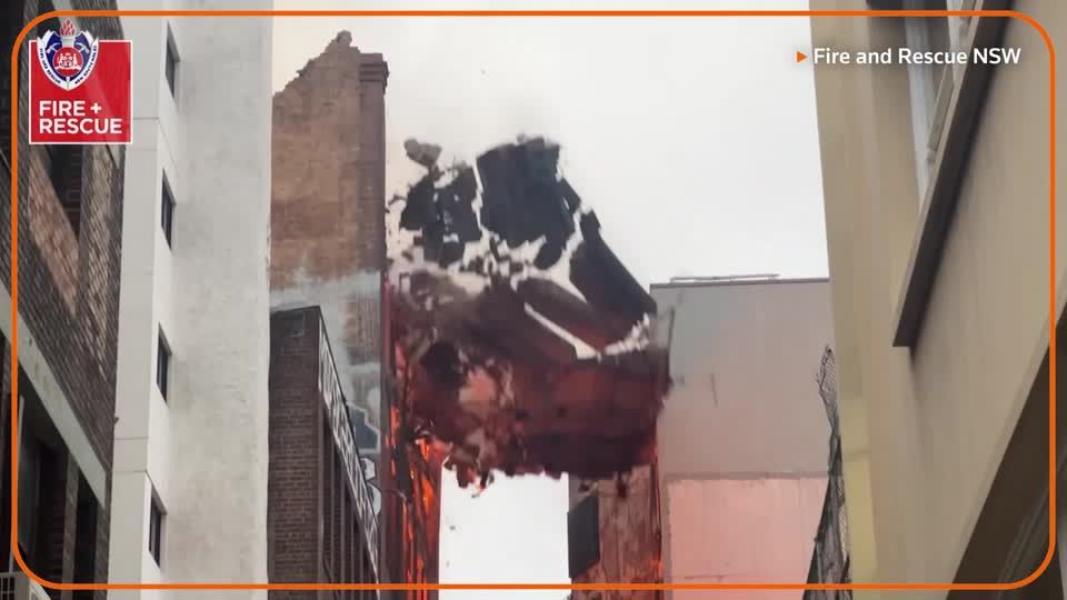 Building collapses amid massive blaze in Sydney