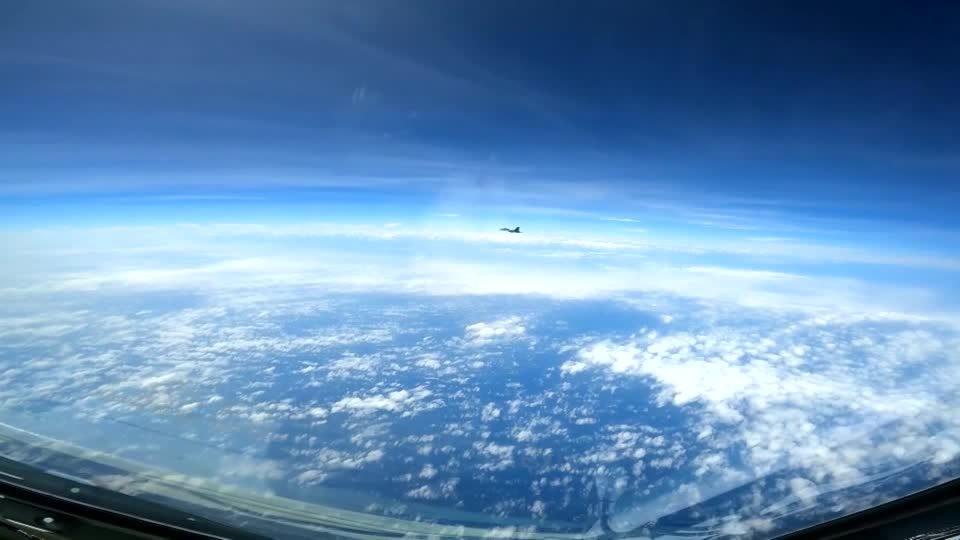 Chinese jet flew 'aggressive' maneuver, says Pentagon | ロイター