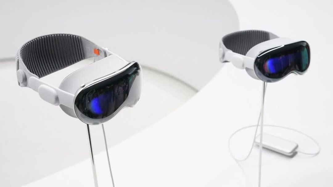 What it's like to try Apple's new Vision Pro headset | Reuters