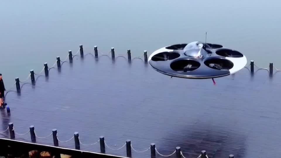 夜空に浮かぶ人工「UFO」、深センで試験飛行 最高高度200メートル