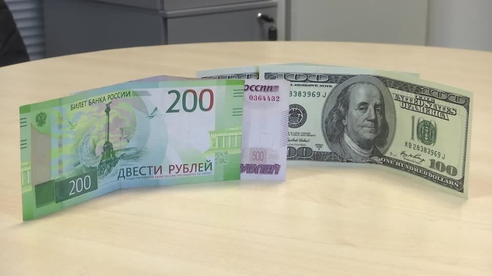 ロシア通貨ルーブルが対ドルで大幅下落、大統領経済顧問が中銀を批判（字幕・14日） | ロイター