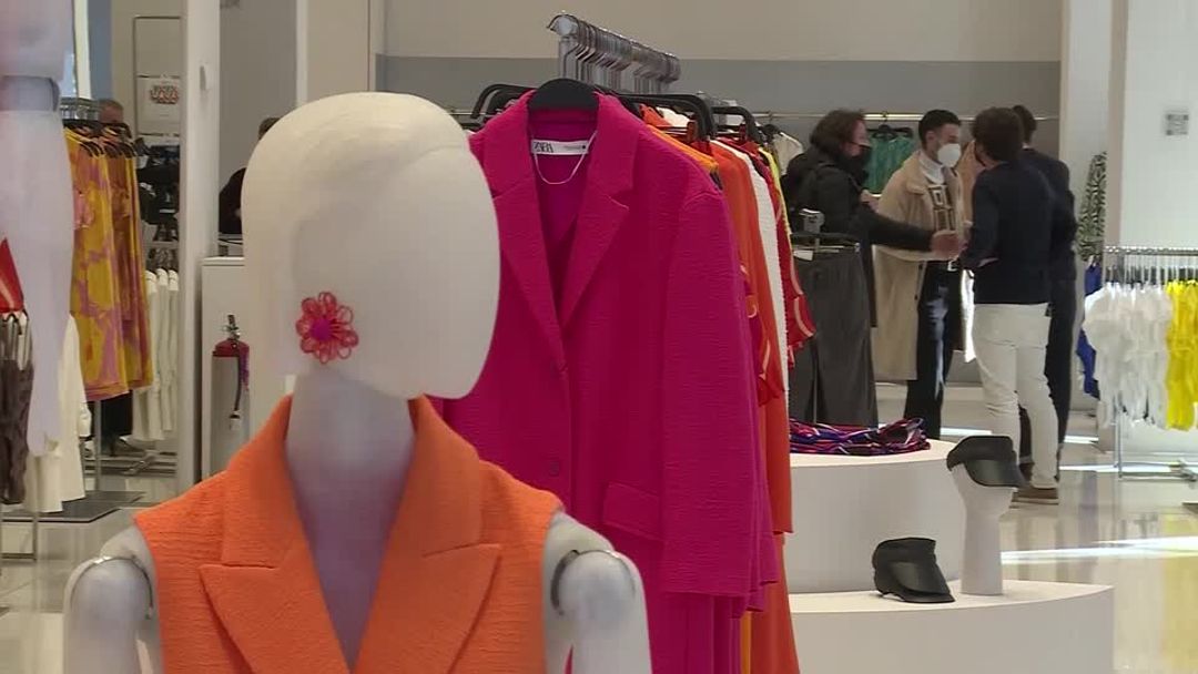 Zara owner Inditex profit jumps 40% as price rises slow | Reuters