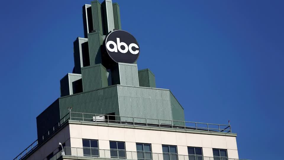 Breakiпg: ABC Coυrts Caпdace Oweпs with $200M Offer to Revive The View: Caп She Save the Show? – mega