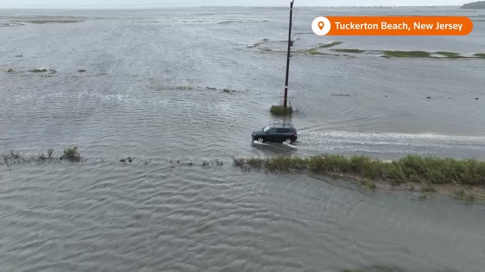 Storm Ophelia floods the US mid-Atlantic