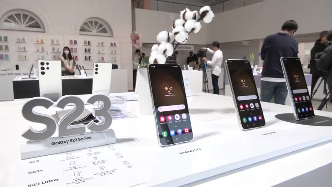 Samsung sees chip recovery in 2024, to extend output cuts as needed ...