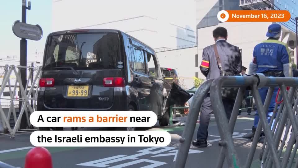 Car rams barricade near Israeli embassy in Tokyo | ロイター