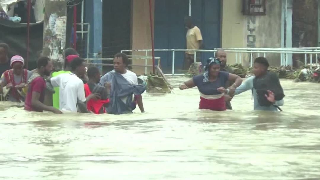 Bus passengers use rope to pull themselves to safety as floods hit ...