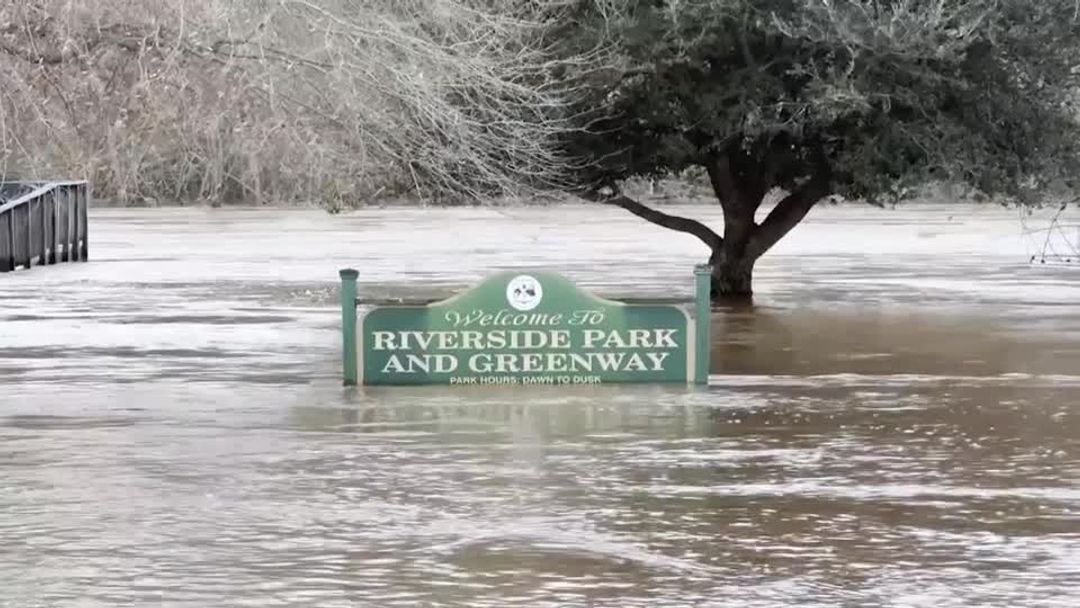 East Coast storm causes flooding, power outages | Reuters