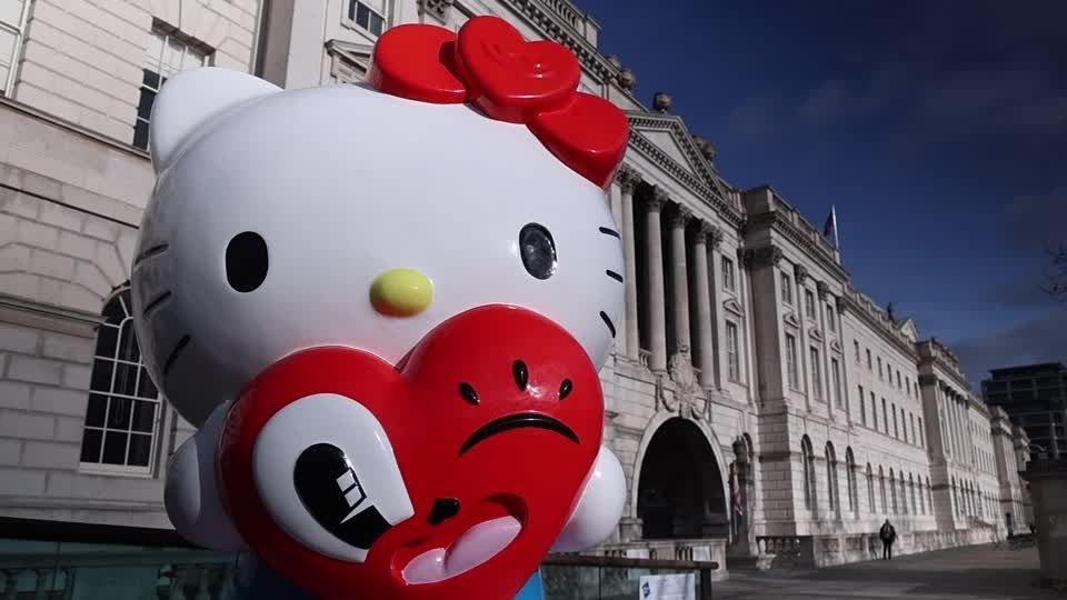 ハローキティ50周年 ロンドンの企画展がオマージュささげる