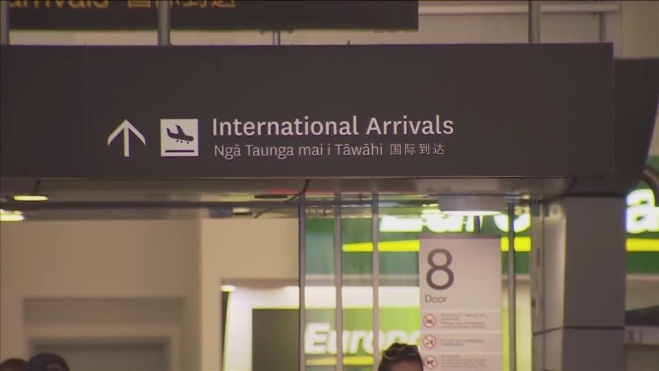 「隣の座席の人が天井に」　南米の旅客機が急降下、少なくとも50人負傷（字幕・12日）