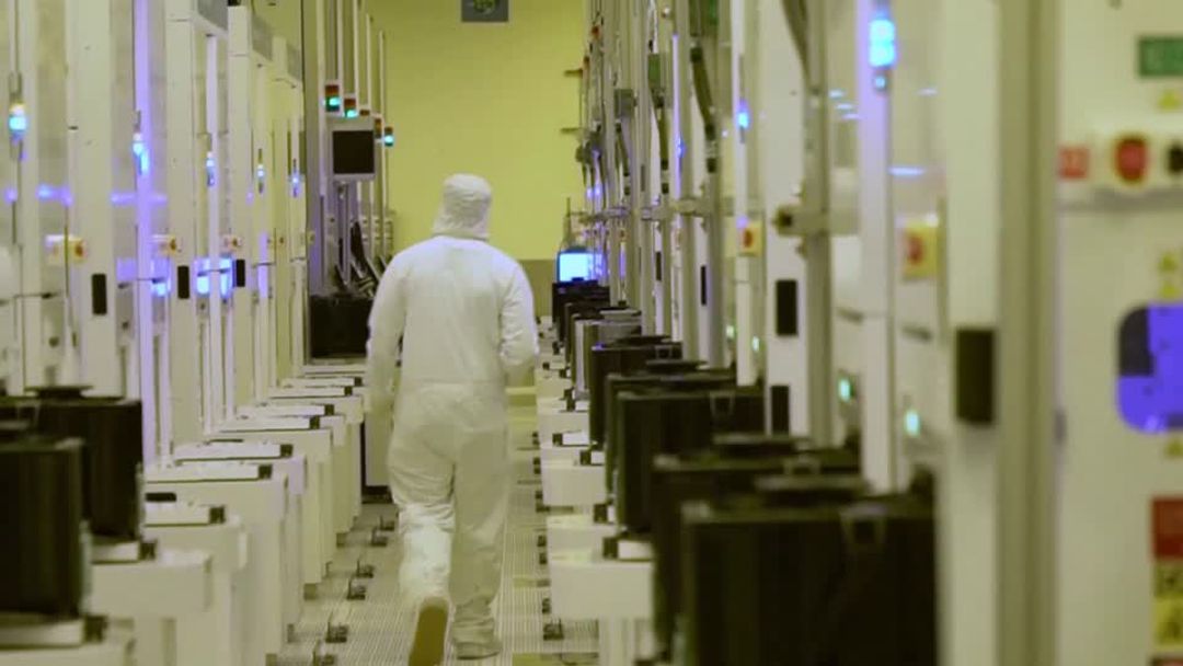 Intel discloses $7 billion operating loss for chip-making unit | Reuters