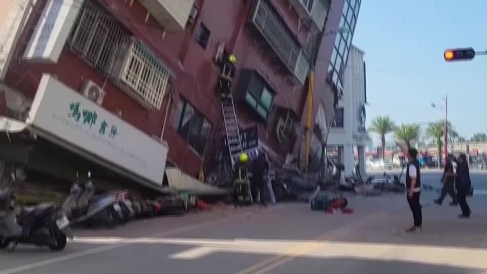 映像が語る台湾地震の猛威、過去25年で最大規模 9人死亡・900人超負傷