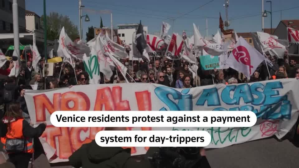 Venice residents protest against payment system | Reuters