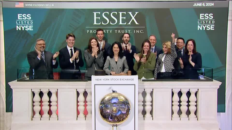 S&P 500, Nasdaq close slightly down ahead of US payrolls data