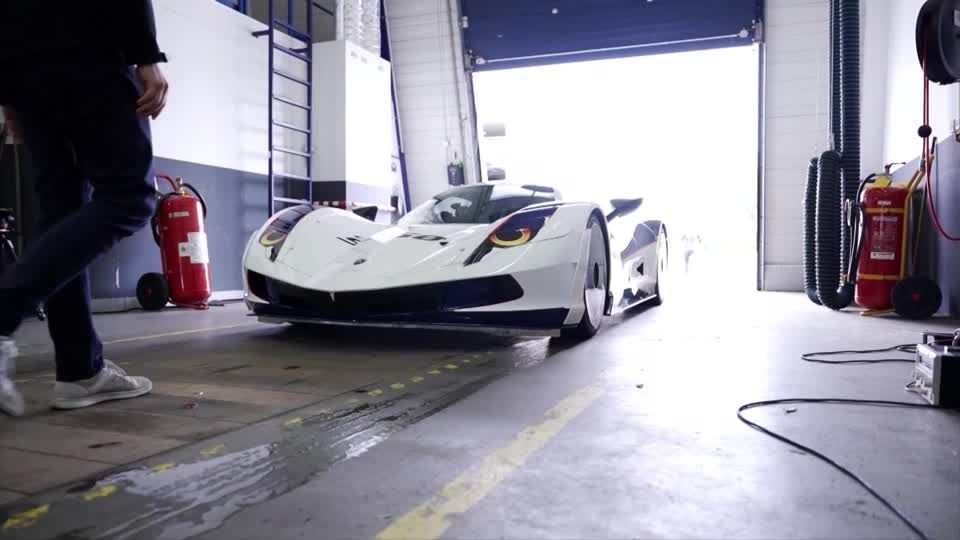 日本の新型ハイパーEV「アウル」、世界最速の時速438km記録（字幕