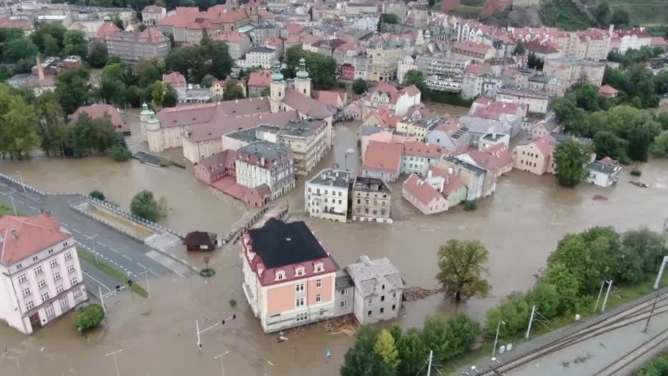 中・東欧の広範囲で豪雨、洪水で少なくとも17人死亡 | ロイター