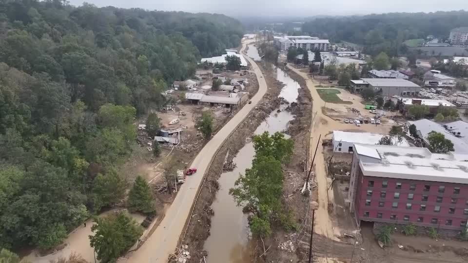 Power workers clean-up storm damage in North Carolina | Reuters