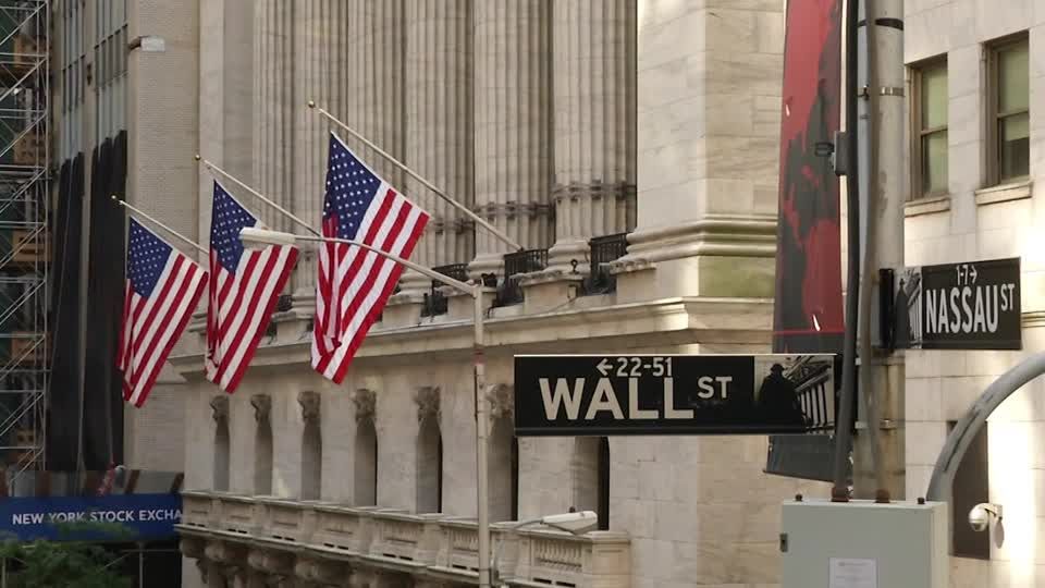 Wall Street indexes slip with interest rates, Middle East in focus