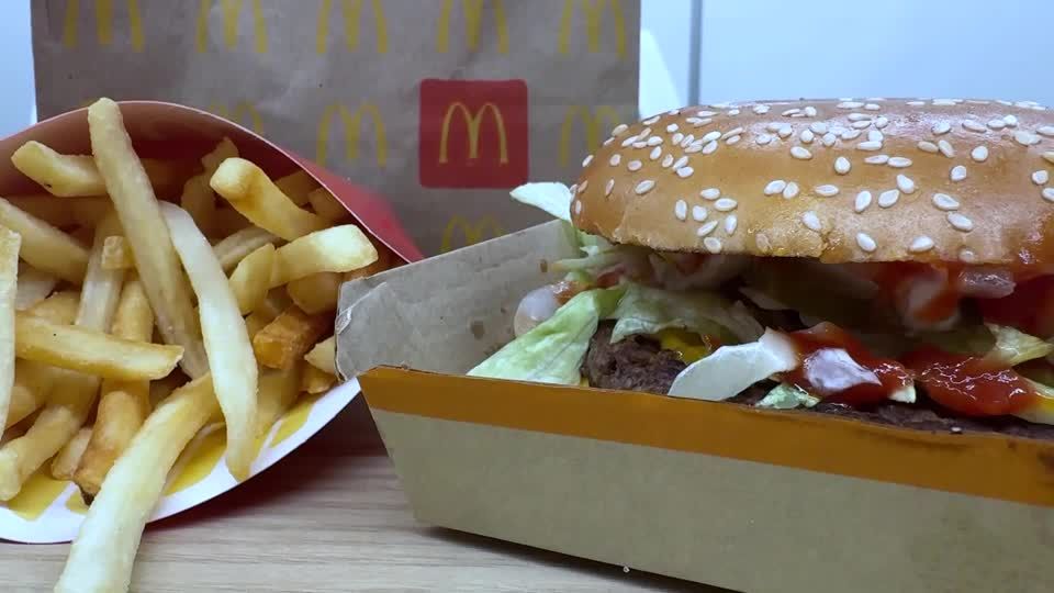 Fast-food chains hold the onions after McDonald's coli outbreak