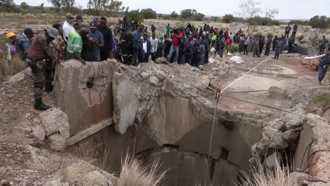 South African police in standoff with hundreds of illegal miners in ...
