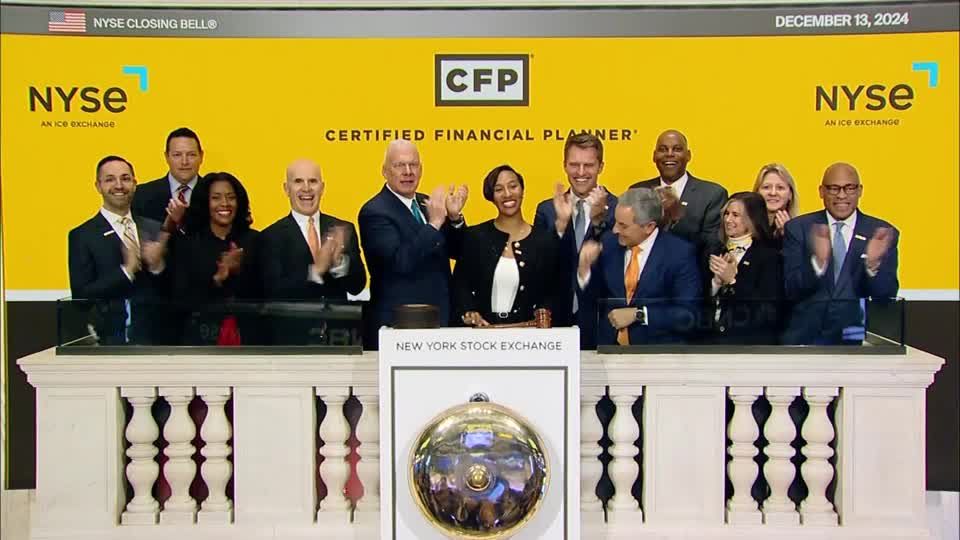 US stocks close flat ahead of next week's Fed meeting | Reuters