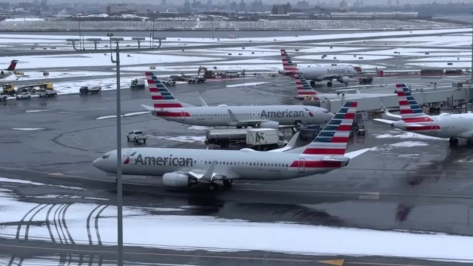 American Airlines flights resume after Christmas Eve tech issue | Reuters