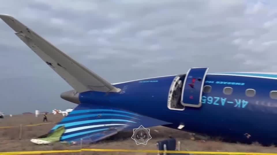 カザフスタンで旅客機墜落、67人搭乗 死者38人 | ロイター
